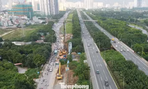 Hà Nội cho phép xe lưu thông vào làn khẩn cấp đại lộ Thăng Long