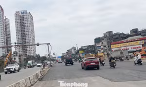 Tháo dỡ hàng rào thi công nút giao Giải Phóng - Kim Đồng, đi lại thông thoáng