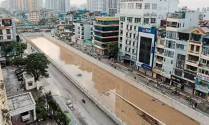 Như bể bơi khổng lồ sau mưa lớn, hầm chui Vành đai 2,5 hiện ra sao?