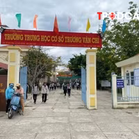 NÓNG 20/4: Lý do 17 học sinh đồng loạt 'tố' giáo viên dạy Toán ở Vĩnh Long