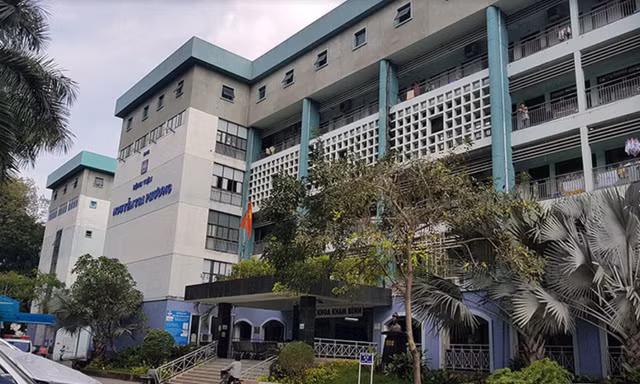 Một bệnh viện ở TPHCM điều chuyển bảo vệ bị 'tố' lớn tiếng, nhận tiền giữ xe