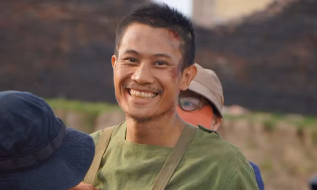 Một cảnh trong phim Mưa đỏ .