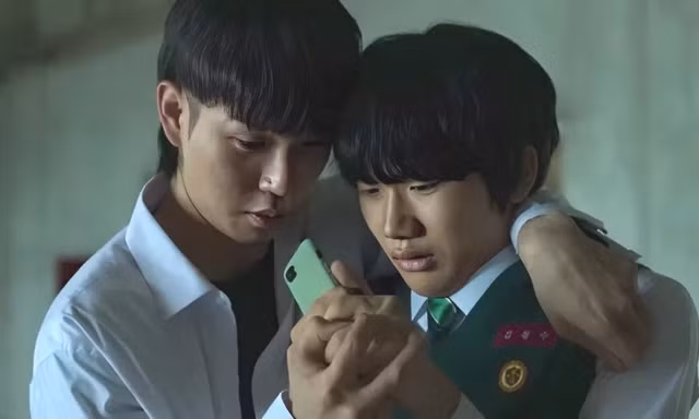 Các nhóm chat tra tấn tinh thần