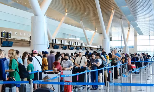 Dự báo hơn 9 triệu khách qua sân bay Tân Sơn Nhất mùa hè này