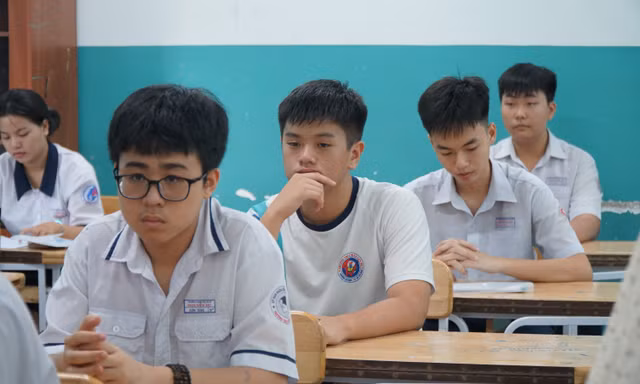 Thi lớp 10 TPHCM: Đề Toán dễ nhưng sẽ ít điểm 10