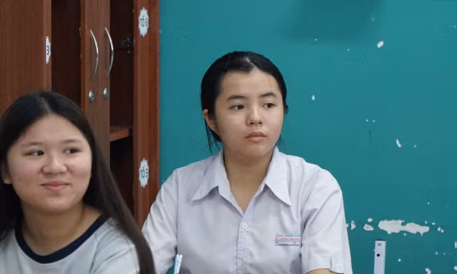 Nữ sinh Côn Đảo vượt hơn 230 km vào đất liền dự thi lớp 10