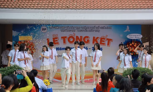 Nhiều trường học tại TPHCM không thu quỹ cha mẹ học sinh