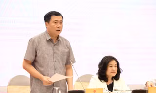 Thứ trưởng Bộ Công Thương: Đảm bảo nguồn cung xăng dầu đến hết tháng 4 