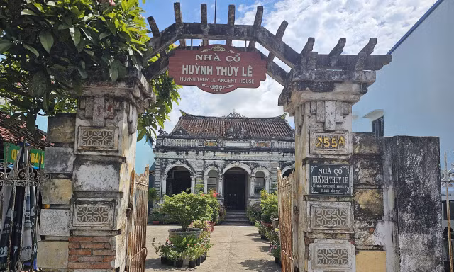 Nghịch lý những 'báu vật' trăm năm 