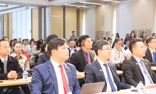 Anh Nguyễn Thái An, Phó Trưởng ban Công tác Đoàn, (ngoài cùng, bên trái) và các đại biểu tham gia hội nghịẢnh: Lưu Trinh 