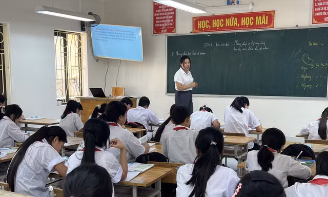 Miễn học phí, phụ huynh vẫn 'còng lưng' vì nhiều khoản thu 