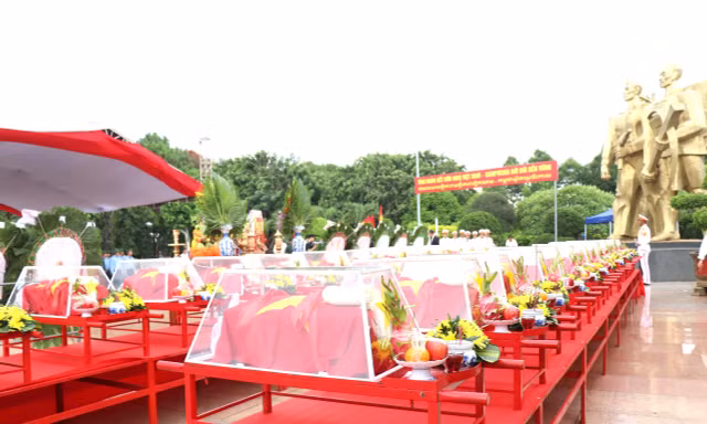 27 hài cốt liệt sĩ quân tình nguyện và chuyên gia Việt Nam hy sinh trên đất bạn Campuchia được Đội K51 tìm kiếm, quy tập được trong mùa khô 2025-2026