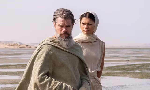 Đồng hành Odysseus già nua trong hành trình về nhà là hiện thân của nữ thần Athena (diễn viên Zendaya) mà chỉ ông nhìn thấy Nguồn: Universal Pictures 