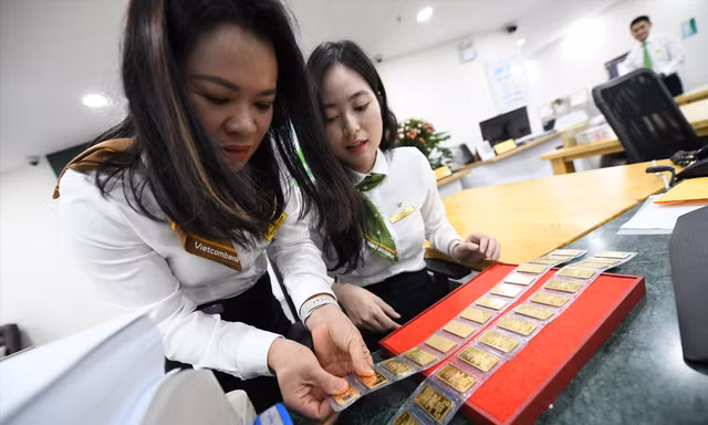 Các chuyên gia ủng hộ việc áp thuế TNCN với giao dịch vàng nhưng cần phân loại và có lộ trình. Ảnh: NHƯ Ý