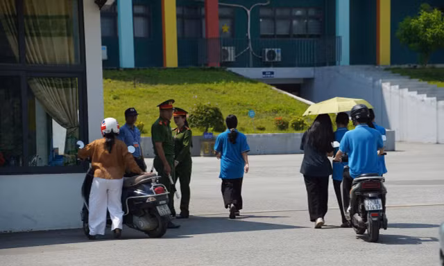 Thí sinh thi lần 2 tại điểm thi Trường THPT Chuyên Tuyên Quang Ảnh: ĐỨC ANH