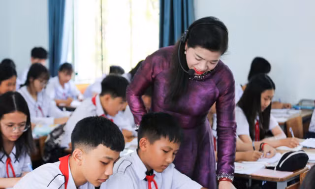 Cô Nguyễn Thị Thu Huyền trong một giờ dạy học 