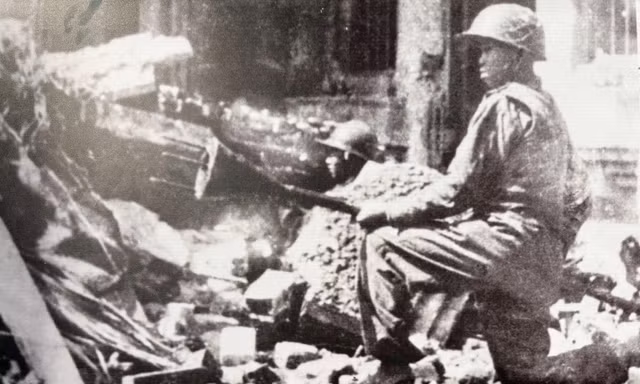 Cảm tử quân Nguyễn Văn Thiềng dùng bom ba càng đánh xe tăng địch, ngày 23/12/1946