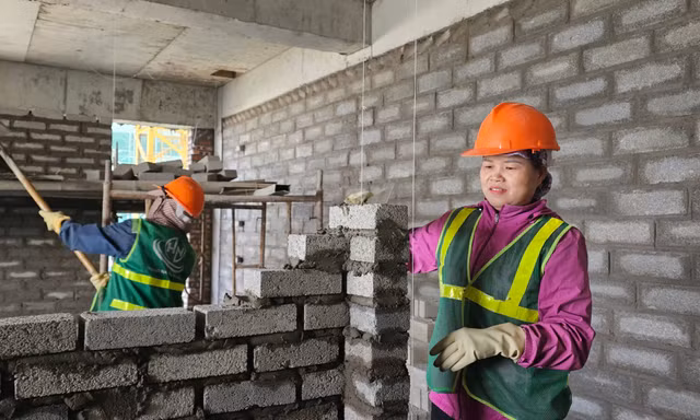 Tình trạng thiếu công nhân xảy ra phổ biến tại nhiều công trường hiện nay Ảnh: Phan Thiên