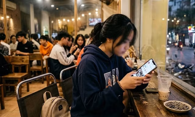 Một bộ phận thiếu niên lạm dụng mạng xã hội (Ảnh minh họa)