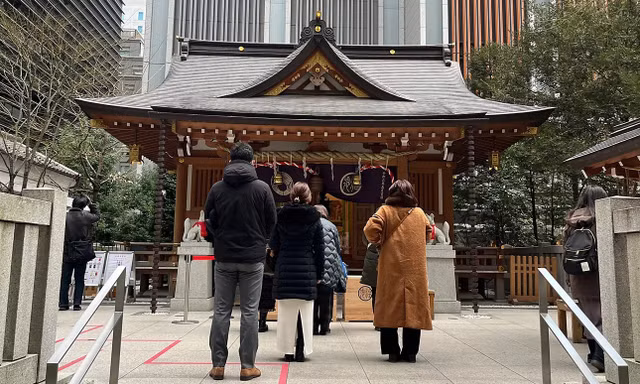 Ngôi đền nhỏ Fukutoku nằm giữa lòng Tokyo
