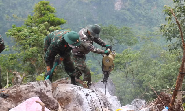 Từ thung lũng nhìn lên điểm cao 685 mặt trận Vị Xuyên
