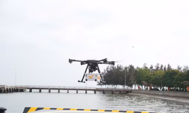 Thiết bị bay không người lái được sử dụng để giao hàng trên tuyến vận chuyển kết nối xã Cần Giờ và phường Vũng Tàu, TPHCM​ 