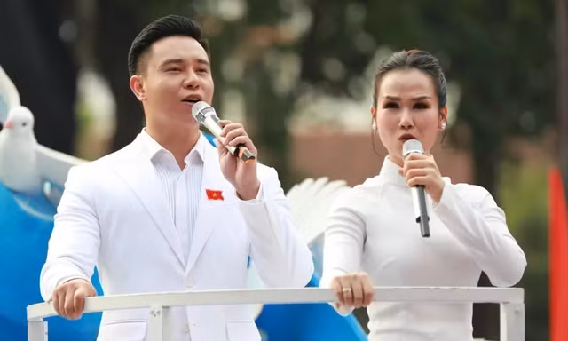 Cặp bài trùng Võ Hạ Trâm, Đông Hùng sẽ góp mặt trong Concert Thanh Xuân với những ca khúc mang âm hưởng cách mạng, truyền thống được làm mới bằng rock, rap, electronic... 