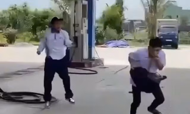 Hiện trường nơi nam sinh lớp 12 bị bạn cùng trường đâm tử vong (Ảnh cắt từ clip) 