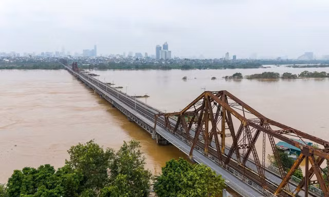 Đối thoại với sông Hồng
