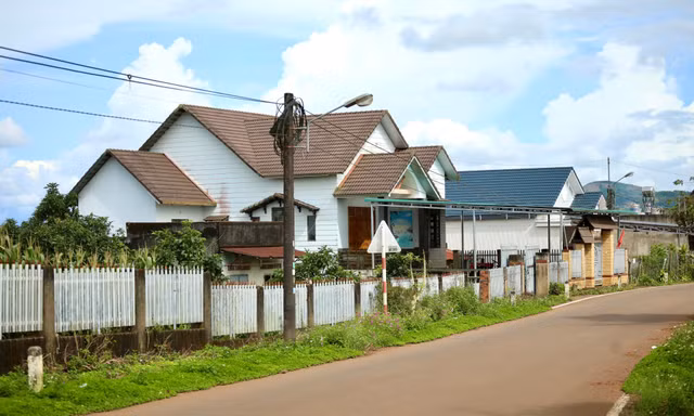 Những căn nhà hiện đại mọc san sát