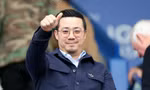 Tỷ phú Thái Lan 'đứng ngồi không yên' khi Leicester lâm nguy