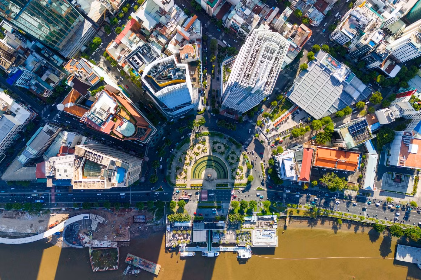 Thành phố cho biết việc điều chỉnh tăng mức đầu tư dự án cầu Cần Giờ được thực hiện trên cơ sở cập nhật giá thị trường, dự báo biến động giá đất trong thời gian triển khai dự án, đồng thời bảo đảm quản lý, sử dụng hiệu quả tài sản công và tránh thất thoát ngân sách.