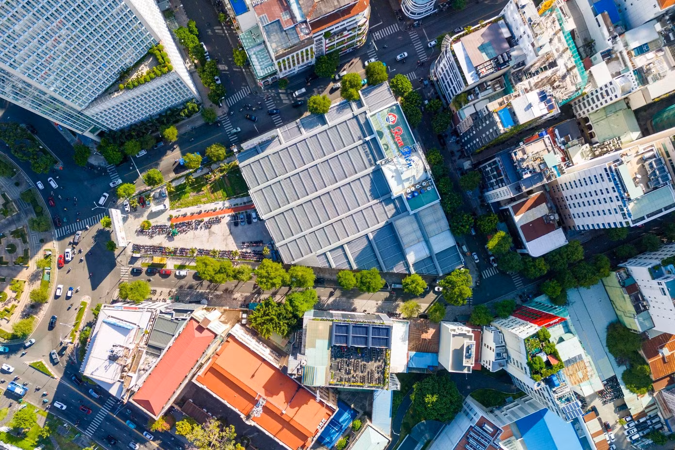 Khu đất nằm ngay 4 mặt tiền đắc địa là Hai Bà Trưng - Đông Du - Thi Sách - Công trường Mê Linh.
