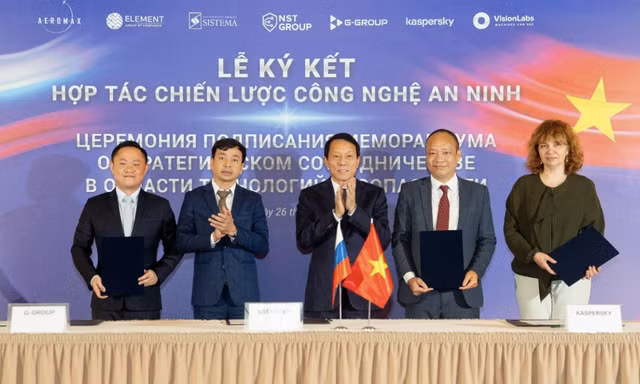 Bộ trưởng Bộ Công an dự lễ ký kết hợp tác công nghệ an ninh tại Liên bang Nga 
