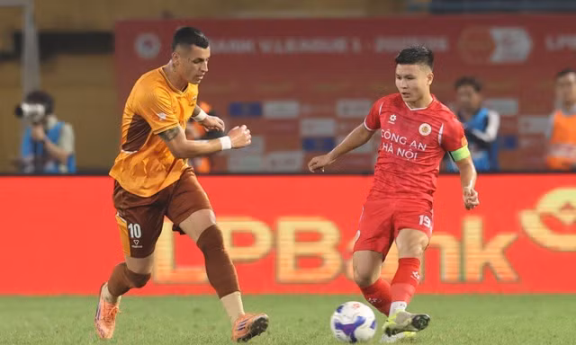 HIGHLIGHTS: Công an Hà Nội thắng đậm HAGL, vững ngôi đầu bảng 