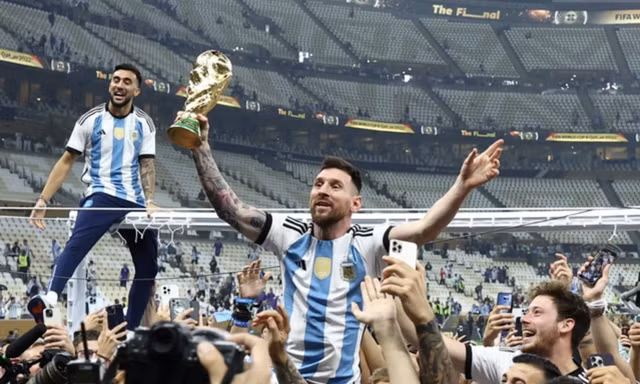 Lịch sử World Cup 2022: Lionel Messi bước vào ngôi đền các huyền thoại, và bóng tối sau những kỷ lục 