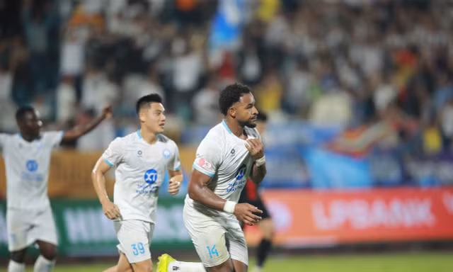 HIGHLIGHTS: Nguyễn Xuân Son ghi bàn, Thép Xanh Nam Định ngược dòng thắng Ninh Bình 