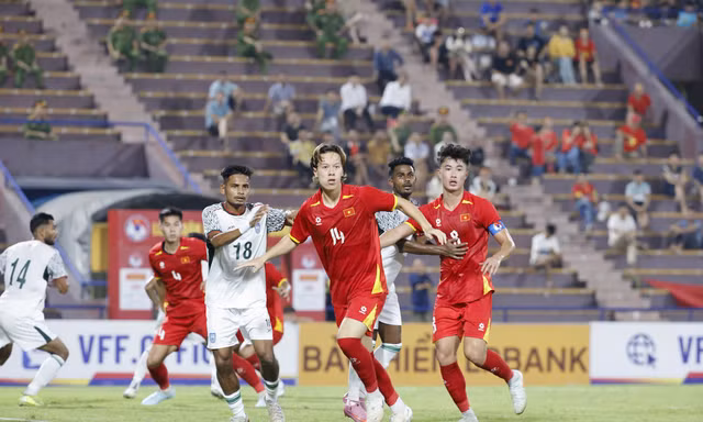 U23 Việt Nam: Viktor Lê ghi điểm với ông Kim Sang-sik