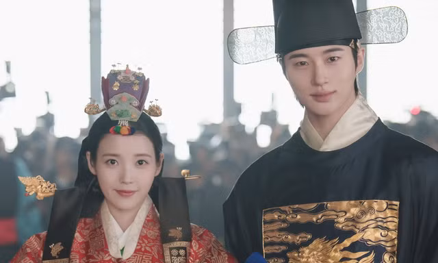 Perfect Crown: Phản biện "phim hư cấu" khó làm dịu ồn ào của Byeon Woo Seok