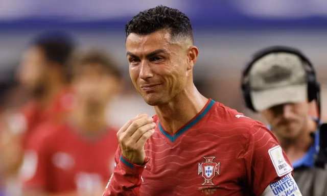 Chia tay World Cup, Ronaldo có rời tuyển Bồ Đào Nha không và tương lai ra sao?