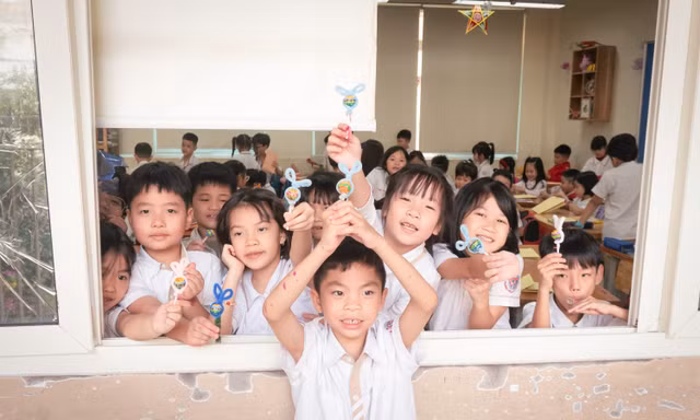 Sắc Vọng Ca cùng học sinh Tiểu học Mỹ Đình 1 góp sách, lan tỏa văn hóa đọc kiểu mới