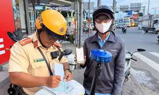 Người vi phạm giao thông không nộp phạt: Nếu không có lương để khấu trừ thì sao?