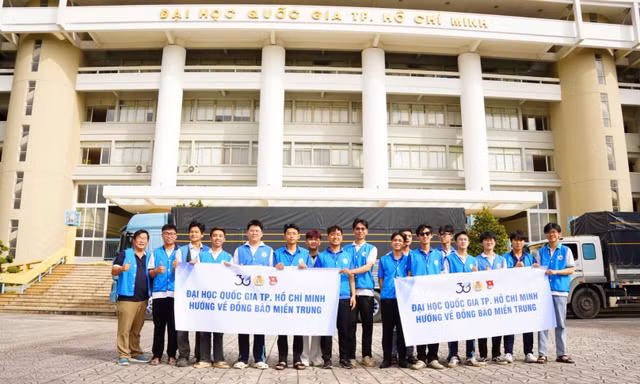 Tuổi trẻ TP.HCM chung tay tham gia cứu trợ người dân bị thiệt hại sau mưa lũ