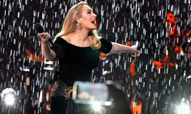 Adele trở lại phòng thu, kiên quyết từ chối những chuyến lưu diễn dài ngày