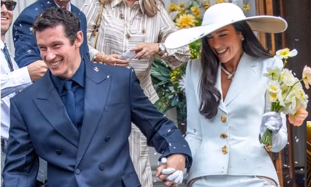 Dua Lipa tổ chức lễ cưới giản dị cùng bạn trai Callum Turner tại London