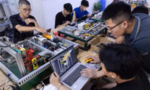 Thừa thầy, thiếu thợ: Cần loại bỏ lực cản của Kỷ nguyên vươn mình