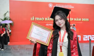 Bí quyết 'chăm chỉ đánh bại tài năng' của Thủ khoa FTU