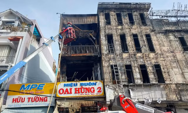 Cháy chi nhánh ngân hàng và tiệm tạp hóa ở Cà Mau