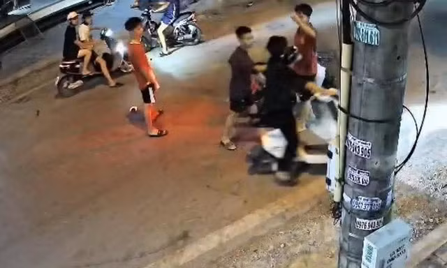 Xác minh vụ nam sinh lớp 8 ở Lào Cai bị hành hung giữa phố