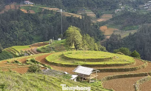 Danh thắng quốc gia ruộng bậc thang khô hạn trong mùa nước đổ